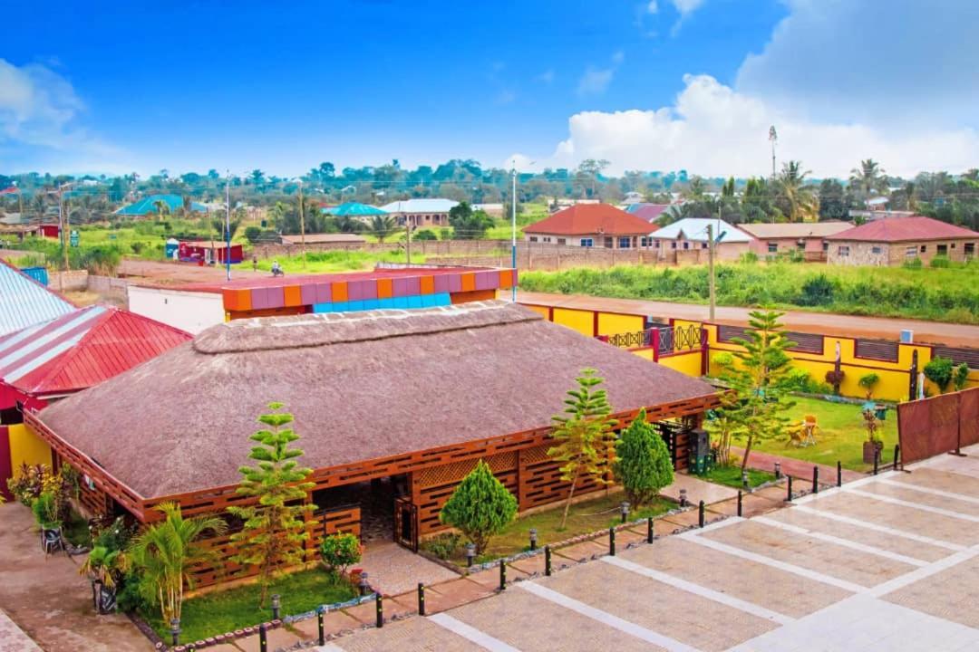 Kikis Court Resort Hohoe Bagian luar foto
